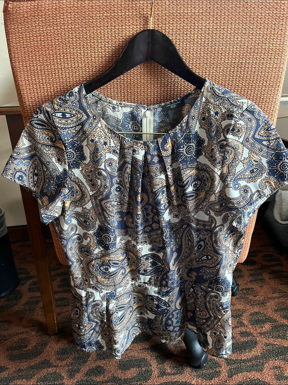 Ann Taylor Navy & Cream Paisley Short-Sleeve Blouse Pleated Neckline Drop Flare